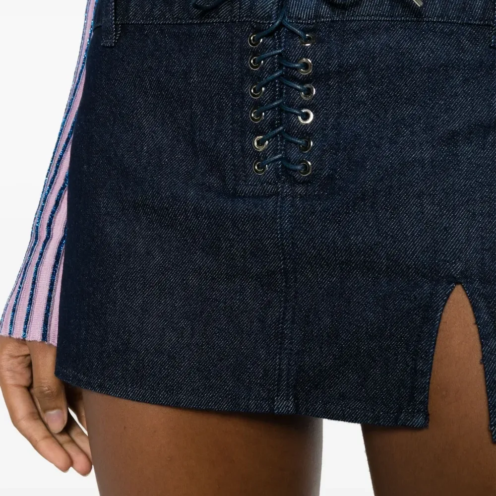 Джинсовая рубашка с разрезом