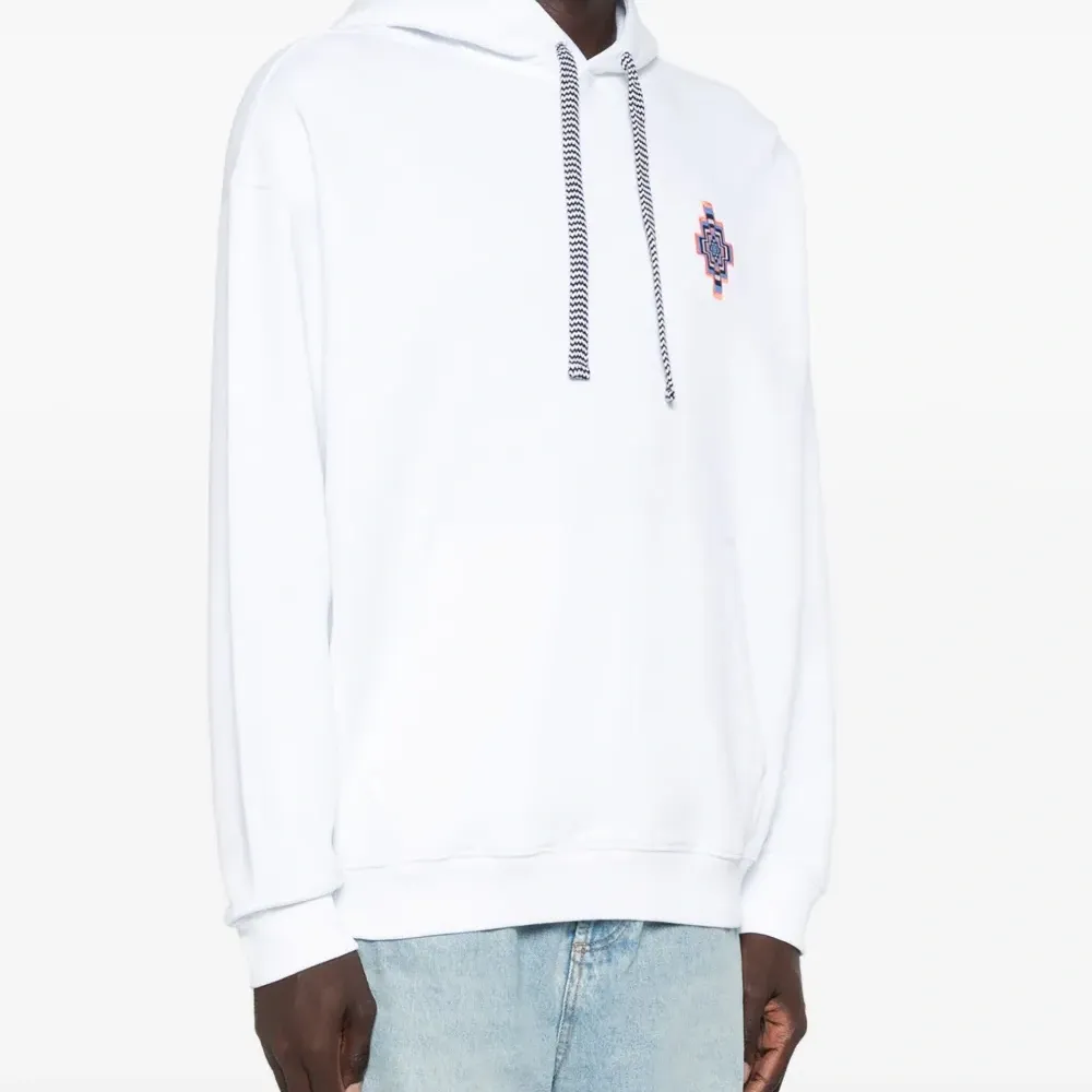 Худи с вышитым логотипом