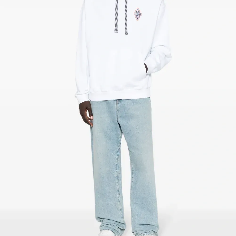 Худи с вышитым логотипом