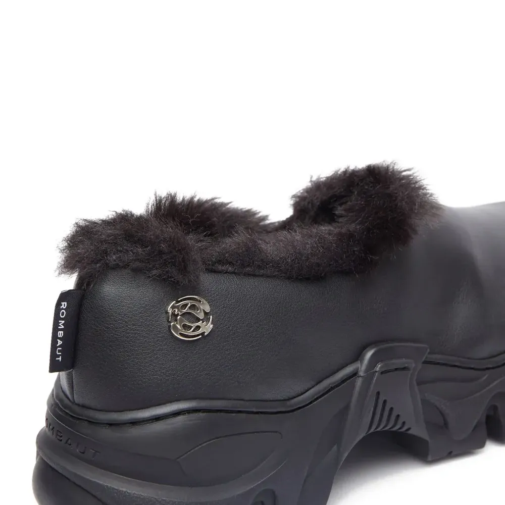 Слипоны с контрастной отделкой