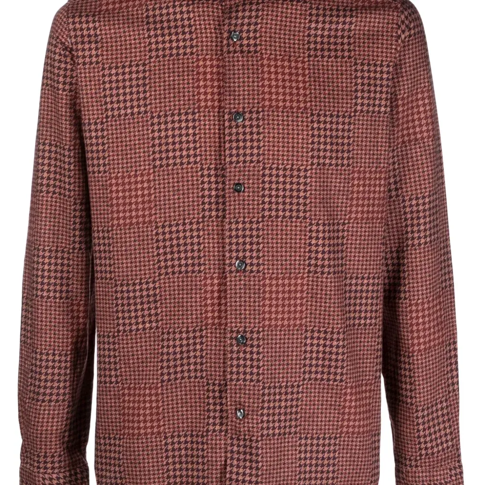 Рубашка в ломаную клетку