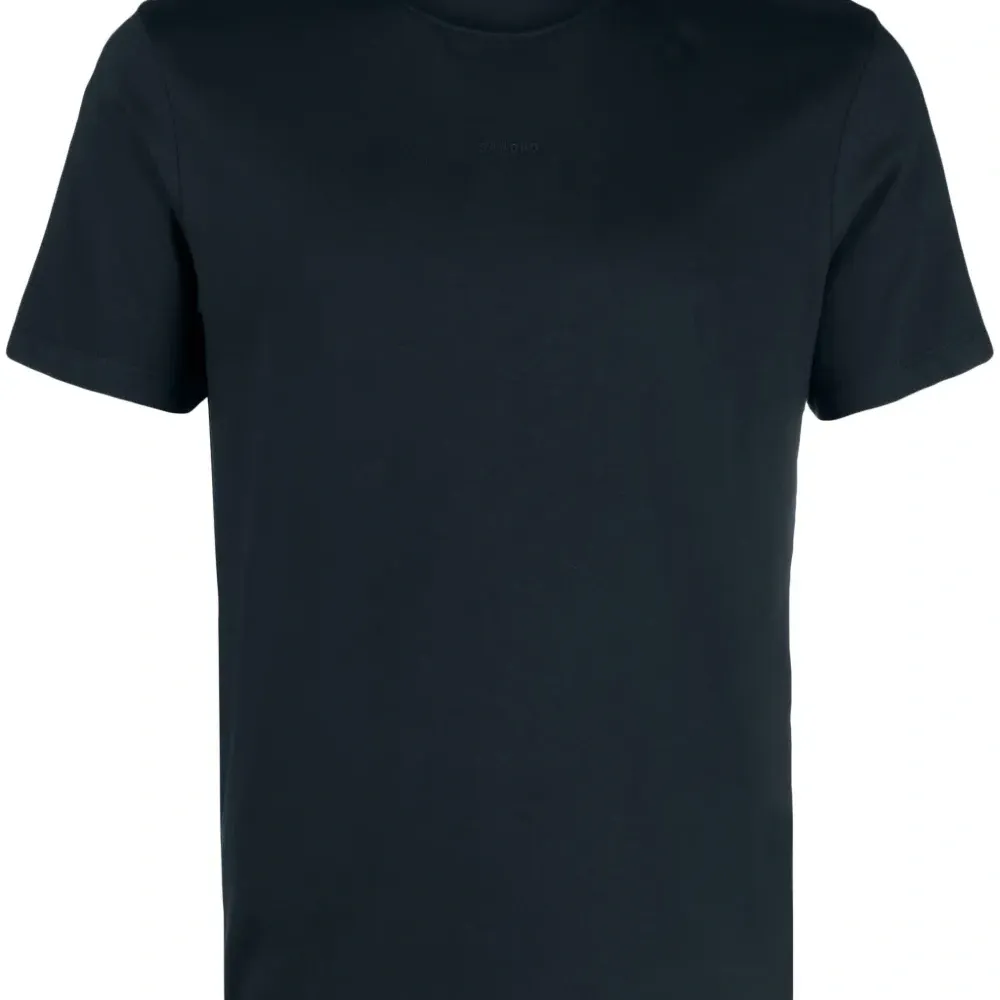 Футболка с вышитым логотипом