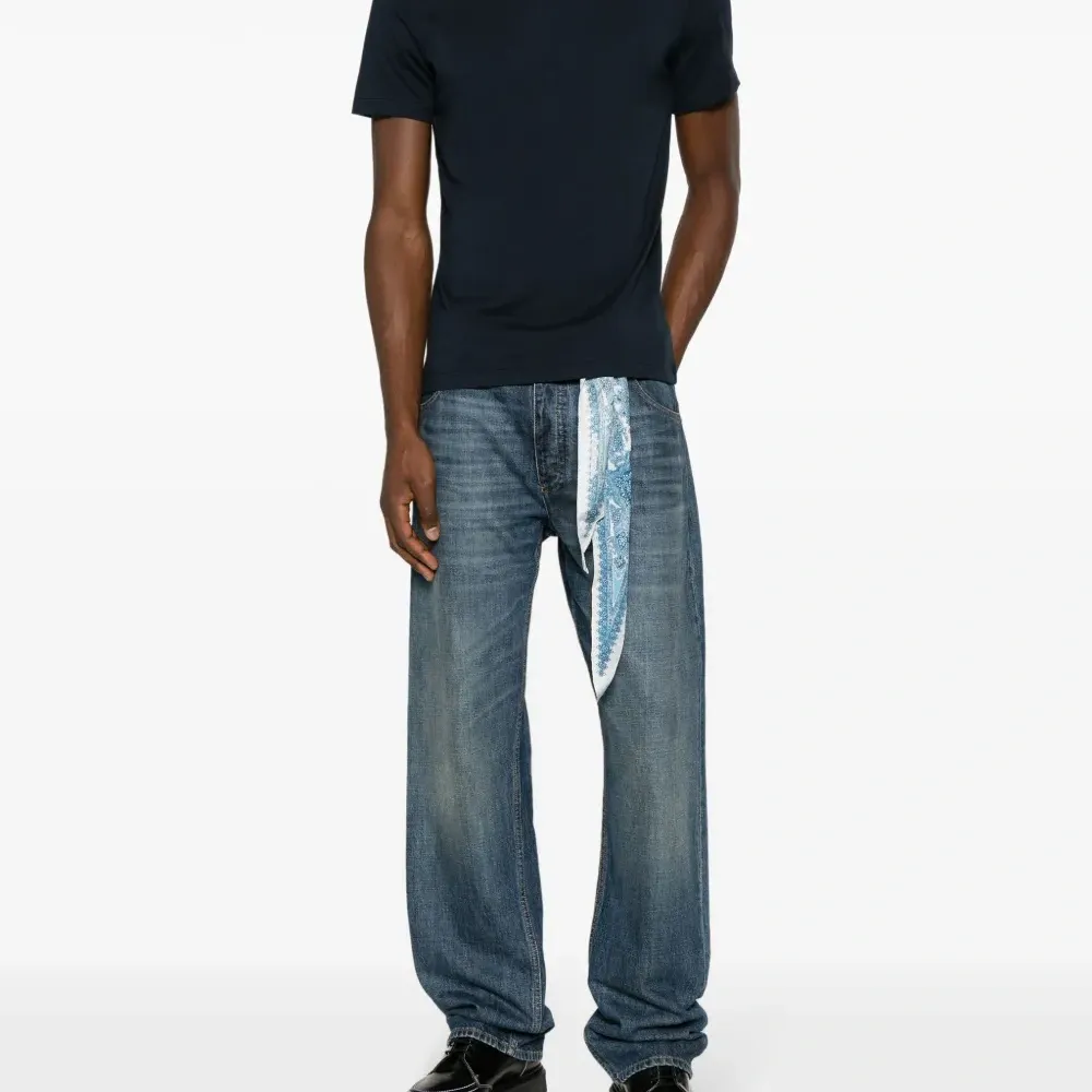 Футболка с вышитым логотипом