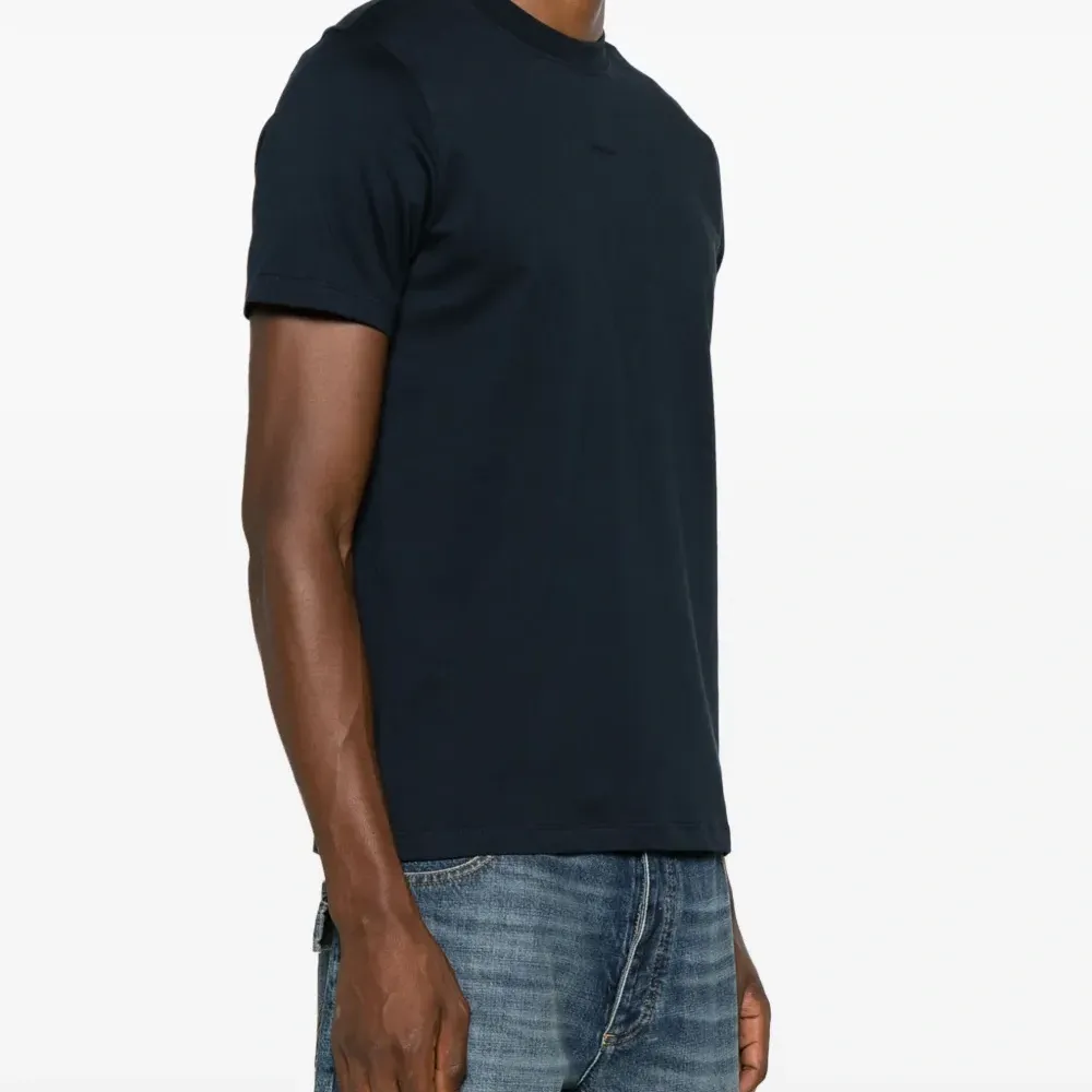 Футболка с вышитым логотипом