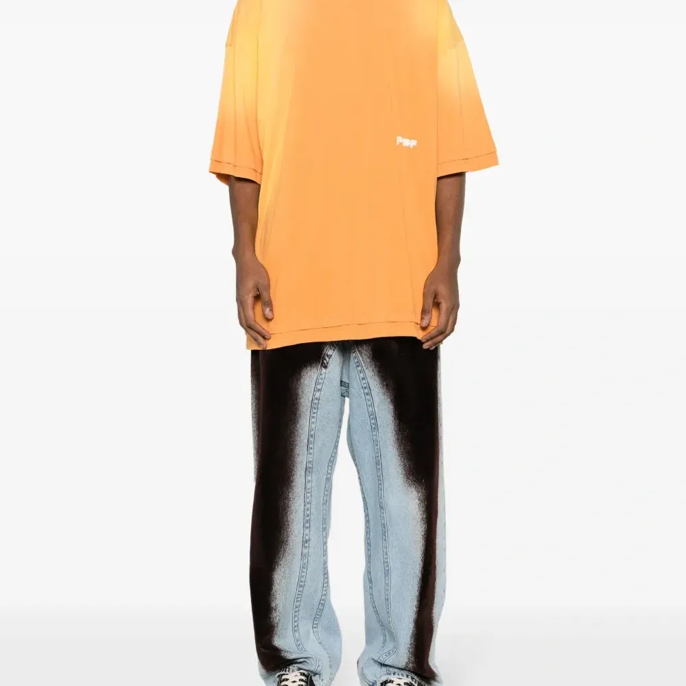 Футболка с вышитым логотипом