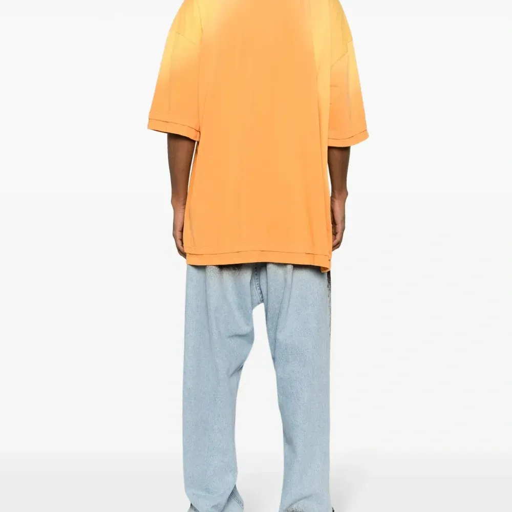 Футболка с вышитым логотипом