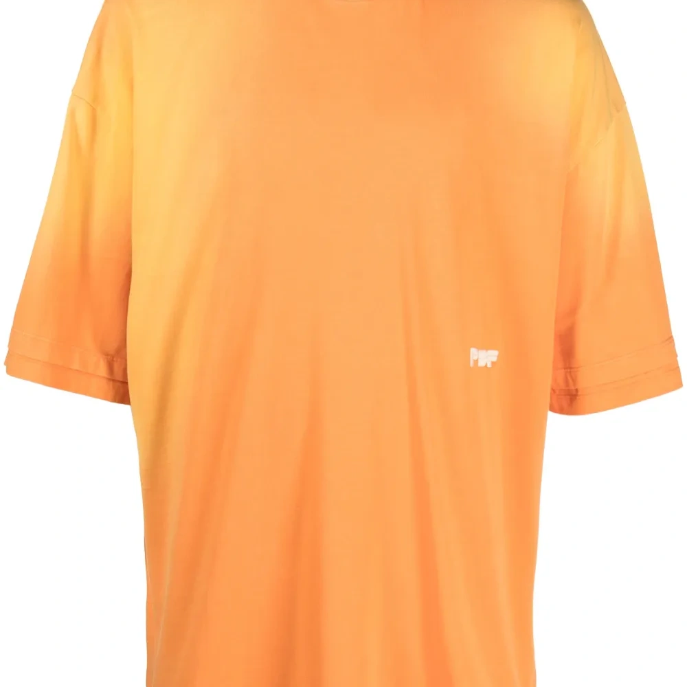 Футболка с вышитым логотипом