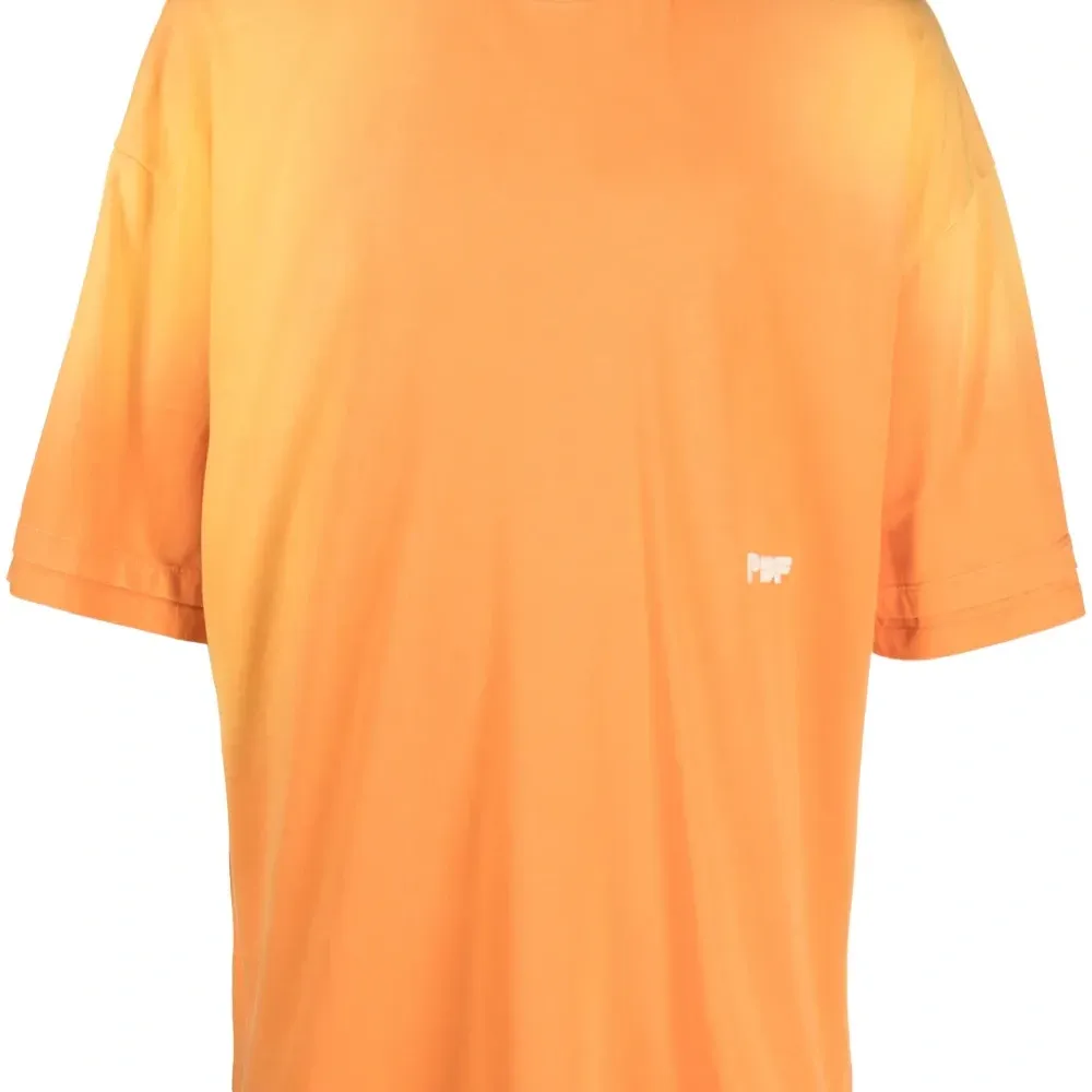 Футболка с вышитым логотипом