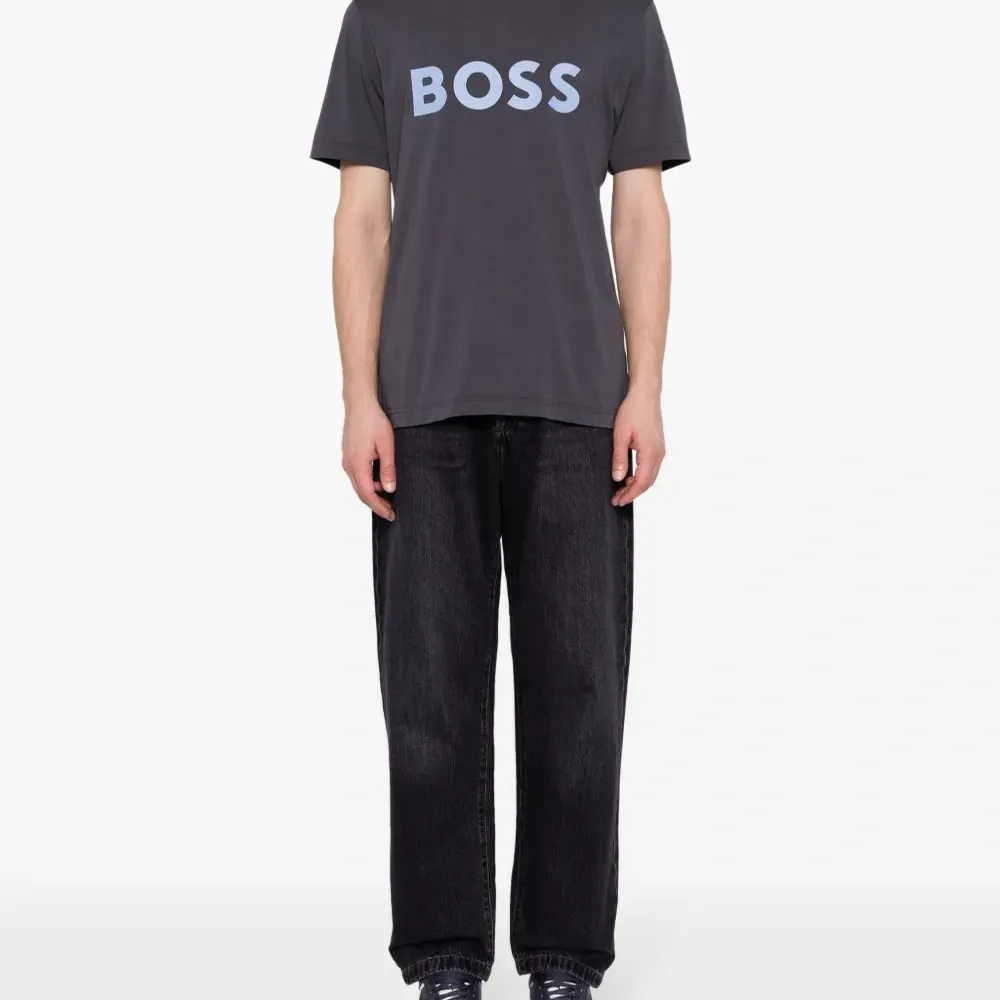 Футболка с логотипом