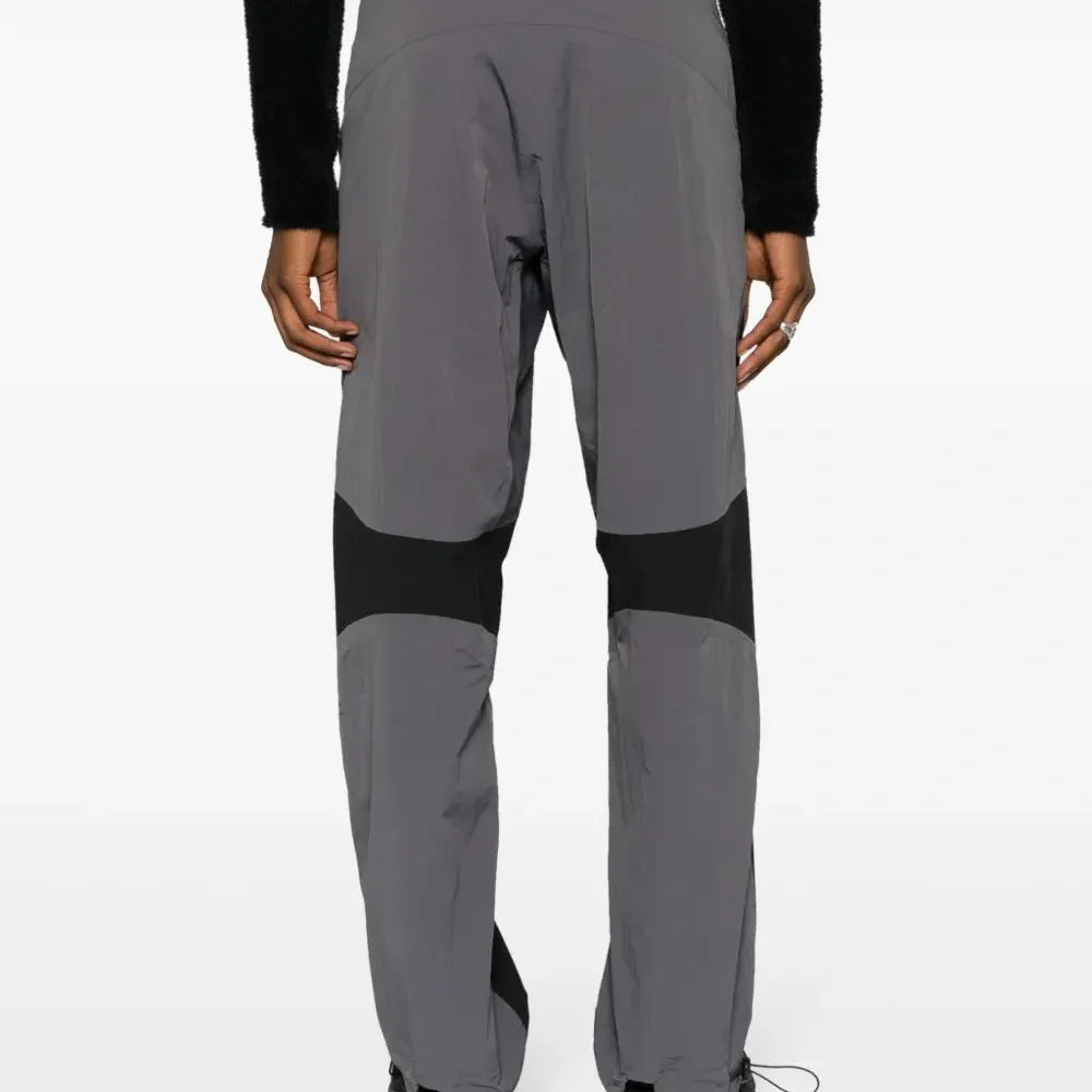 Брюки в стиле колор-блок