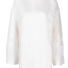 Джемпер с приспущенными плечами и высоким воротником