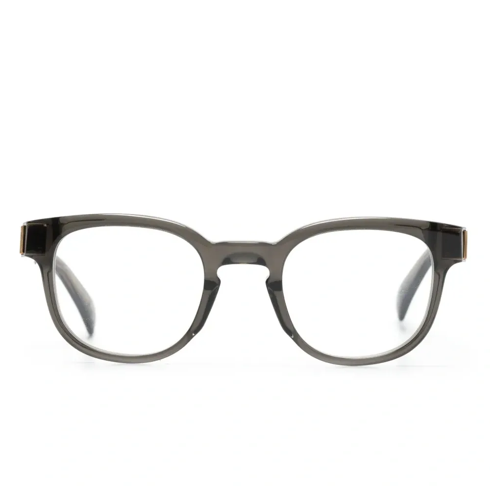 Очки в прозрачной квадратной оправе