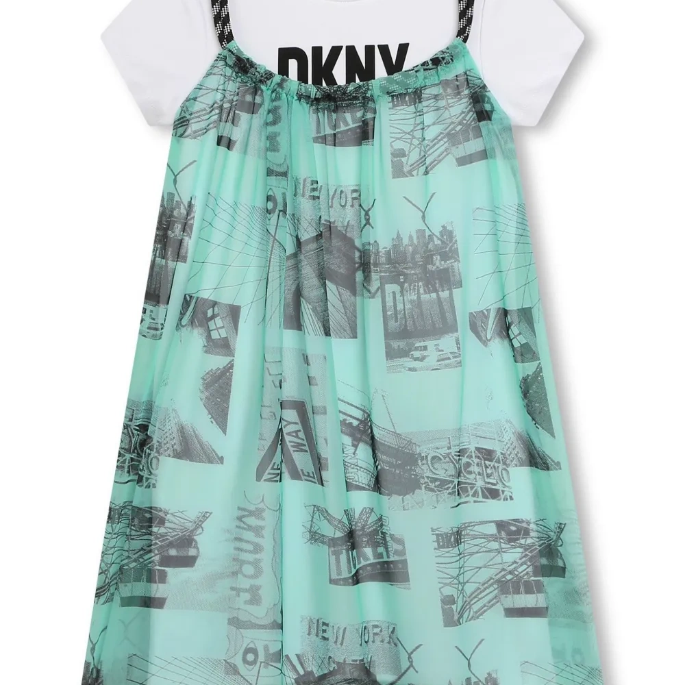 Многослойное платье А-силуэта с графичным принтом