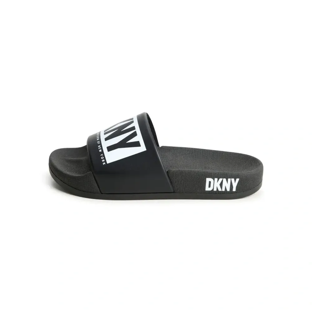 Шлепанцы с логотипом Шлепанцы с логотипом