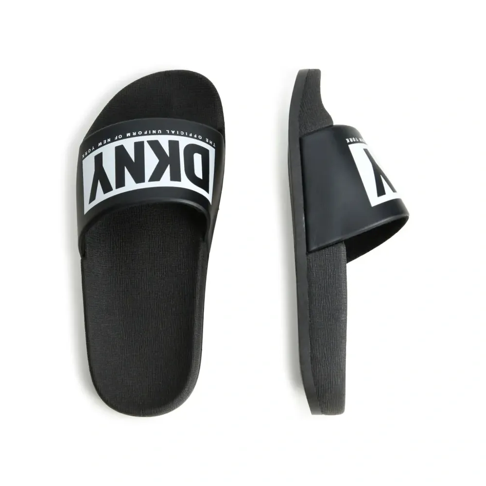 Шлепанцы с логотипом Шлепанцы с логотипом