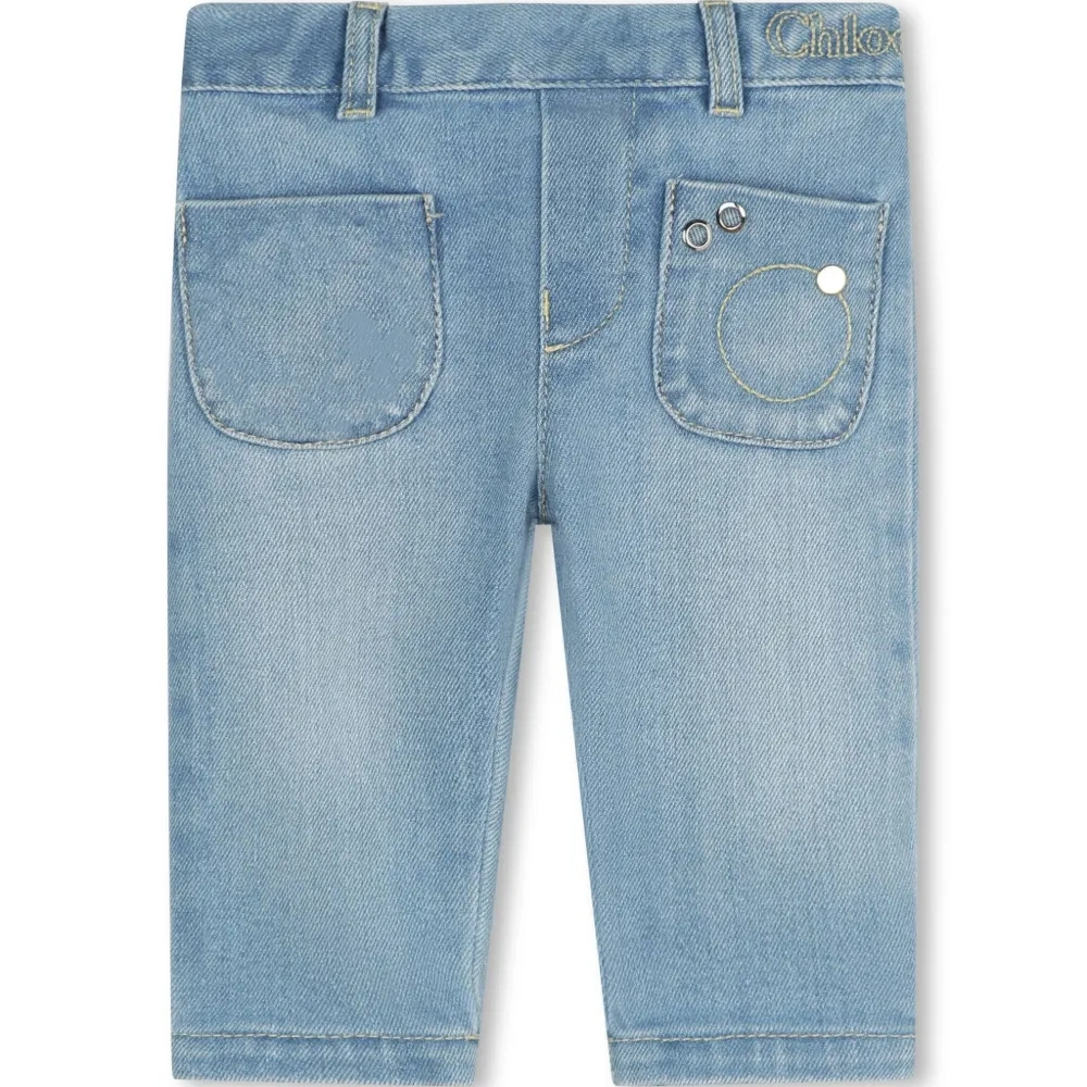 Прямые джинсы с накладными карманами