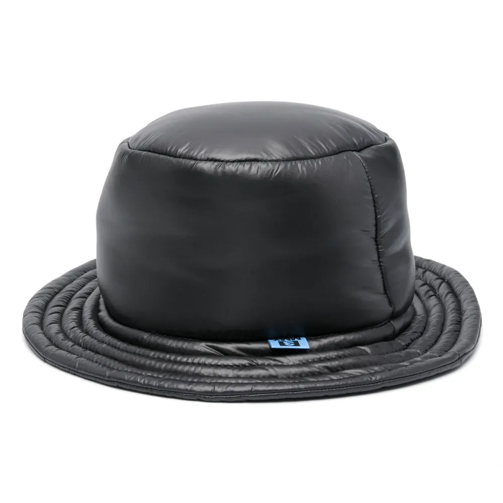 Дутая панама с нашивкой-логотипом