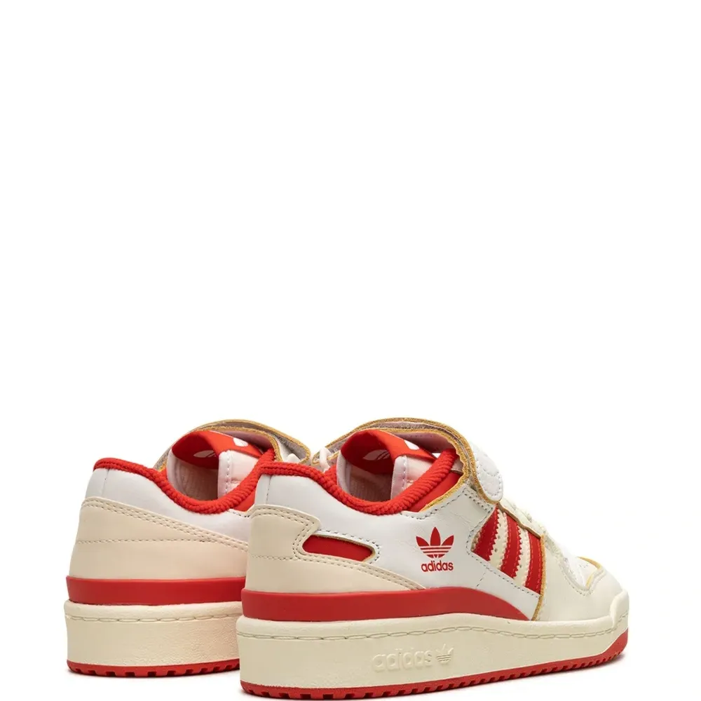 Кроссовки с полосками Кроссовки с полосками