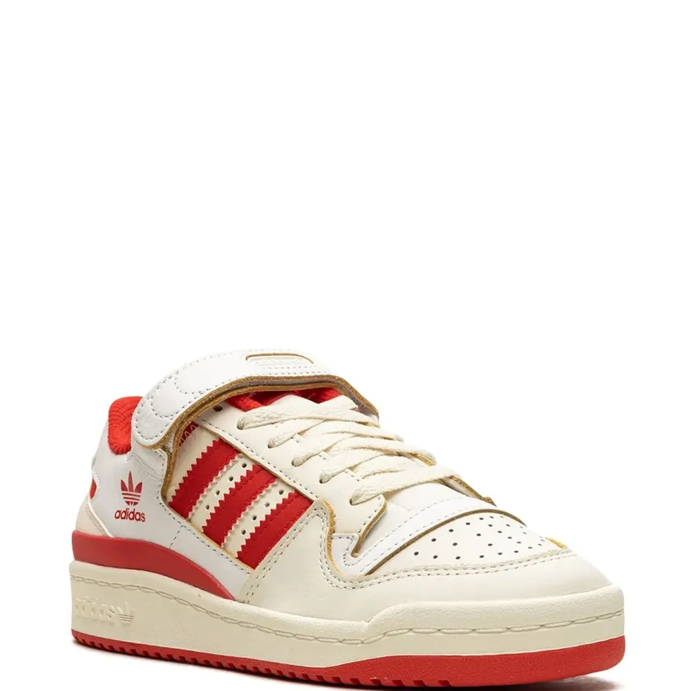 Кроссовки с полосками Кроссовки с полосками