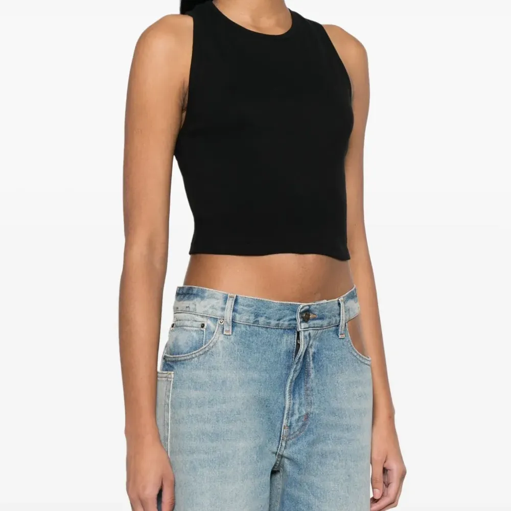 Укороченный топ