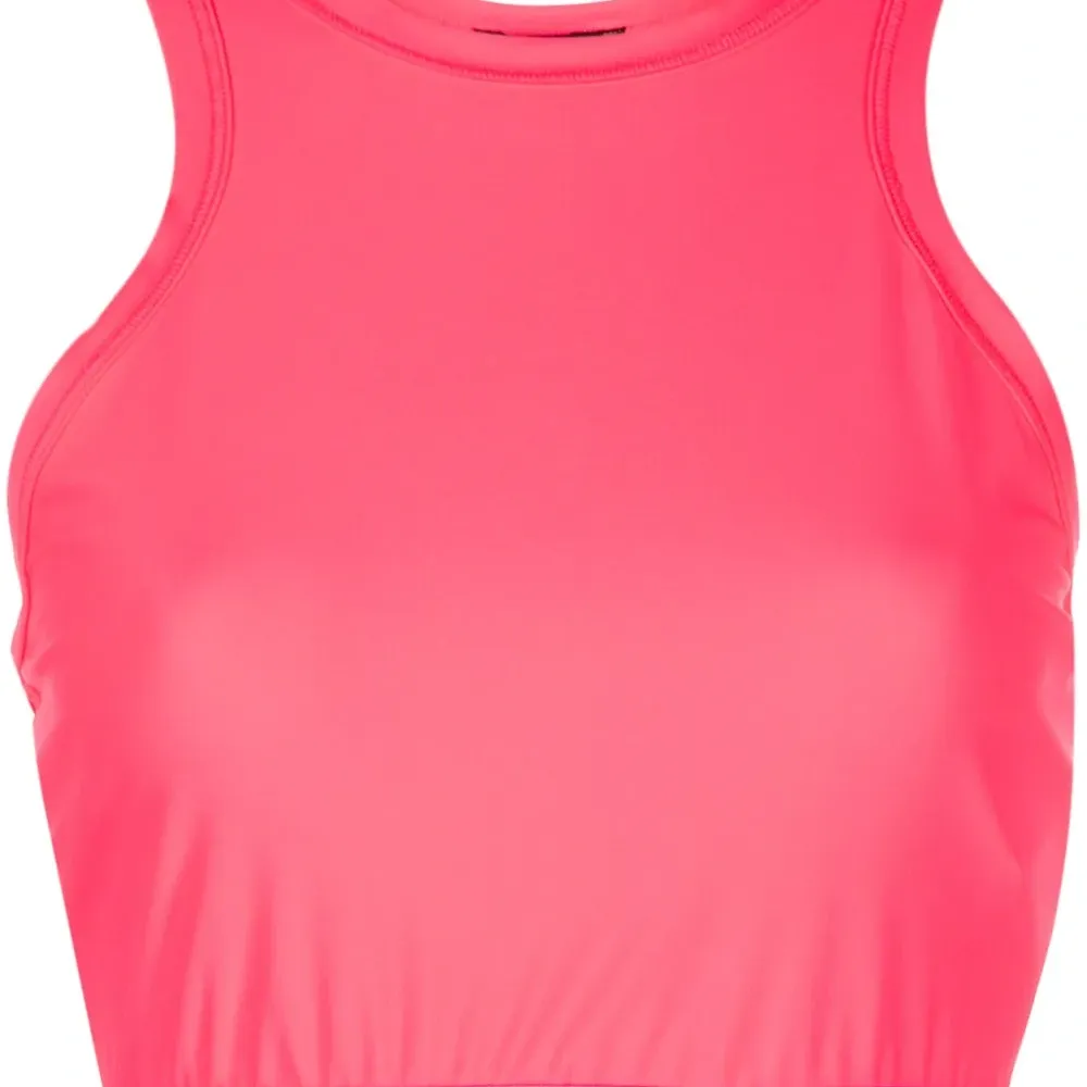 Спортивный топ с логотипом