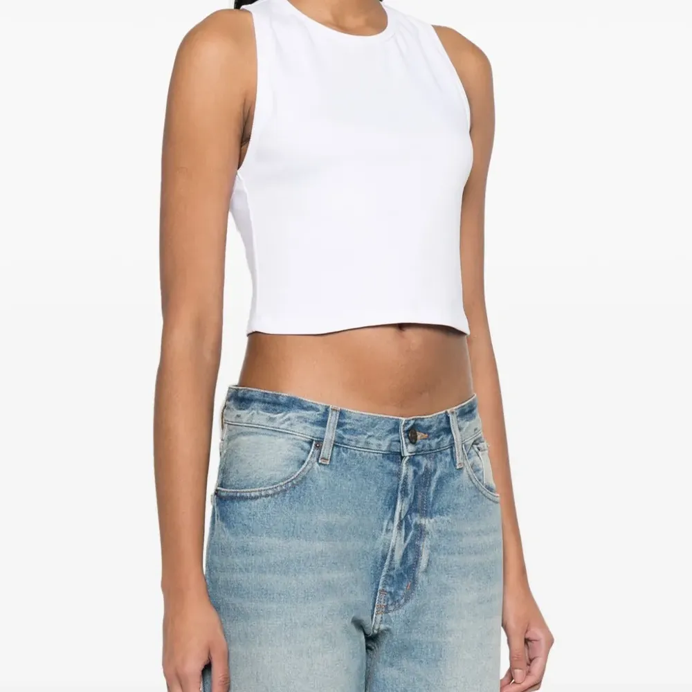 Укороченный топ