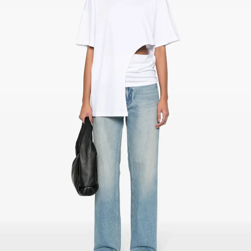 Футболка асимметричного кроя