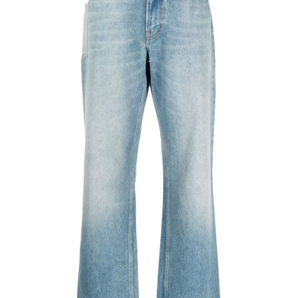 Широкие джинсы с заниженной талией