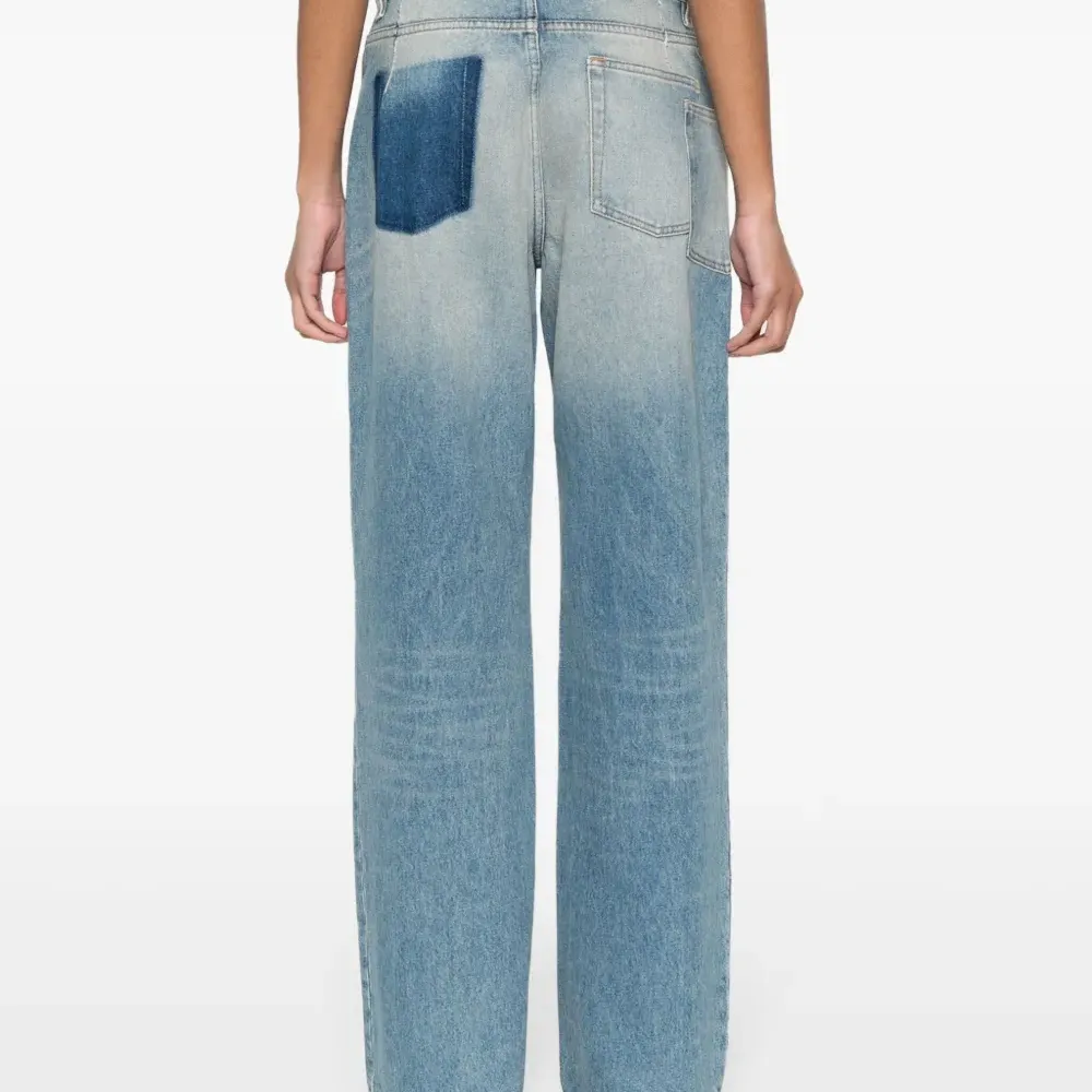 Широкие джинсы с заниженной талией