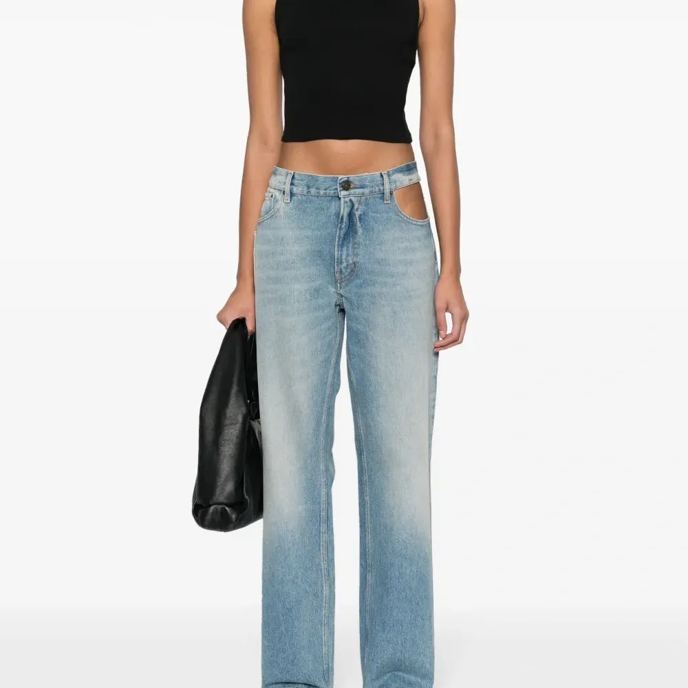 Широкие джинсы с заниженной талией