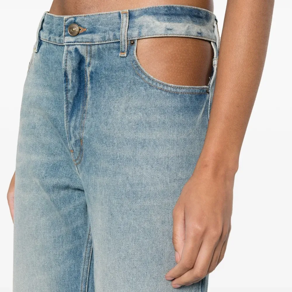 Широкие джинсы с заниженной талией