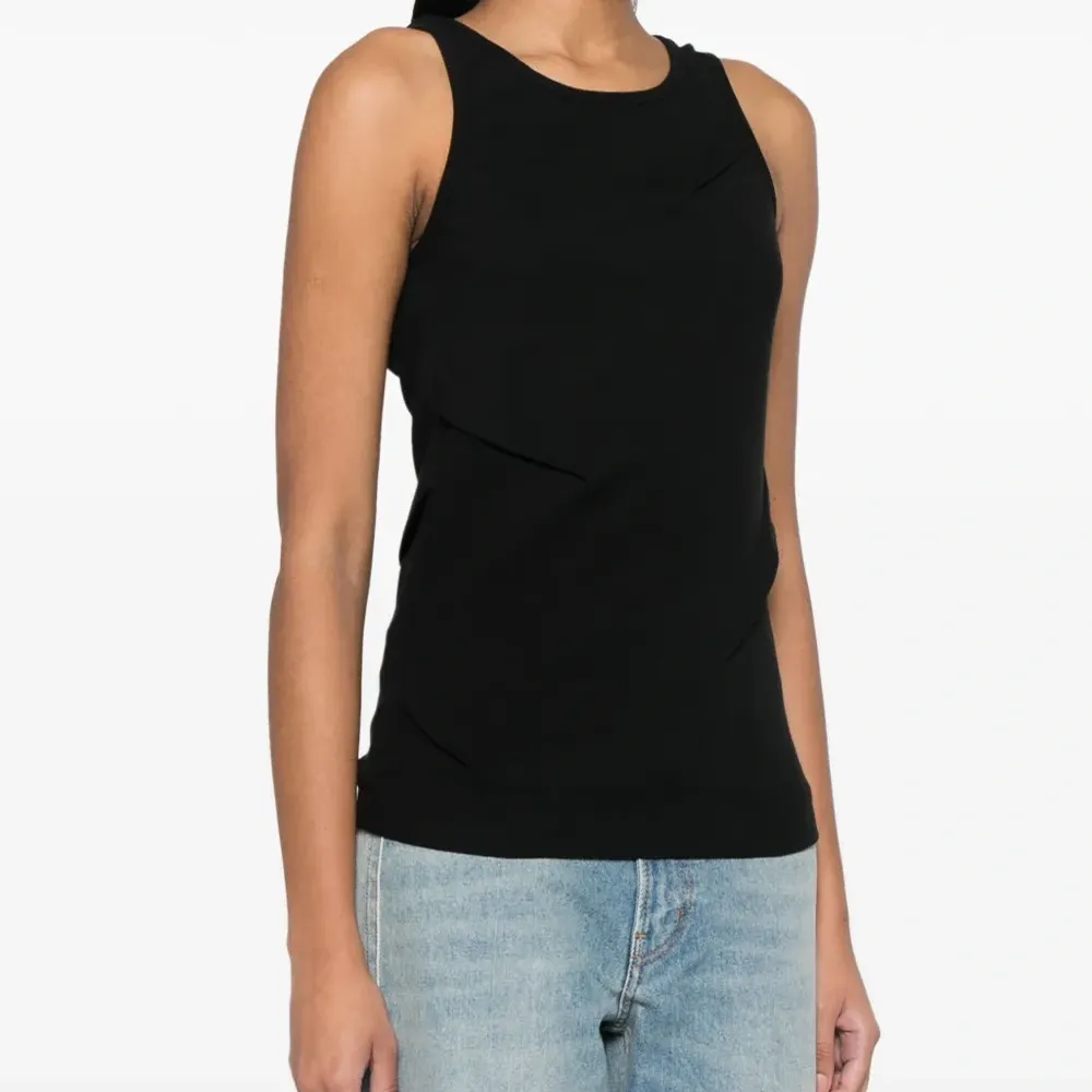 Топ с круглым вырезом