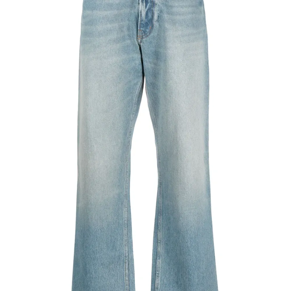 Широкие джинсы с заниженной талией