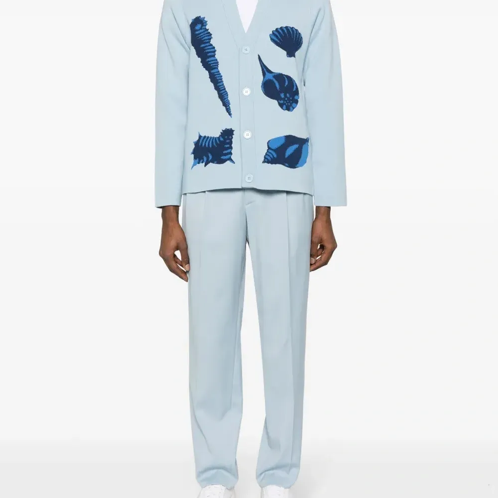 Футболка с вышитым логотипом