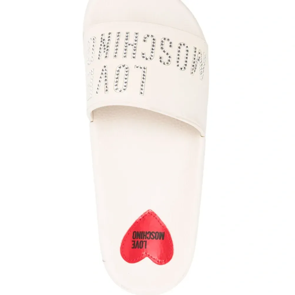 Шлепанцы с логотипом