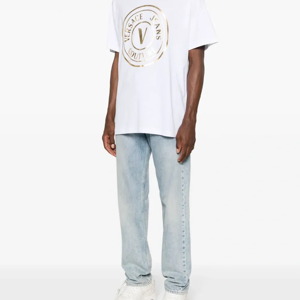 Футболка с логотипом