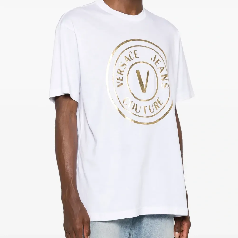 Футболка с логотипом