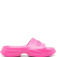 Массивные шлепанцы с тисненым логотипом