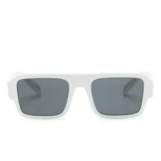 Солнцезащитные очки в квадратной оправе