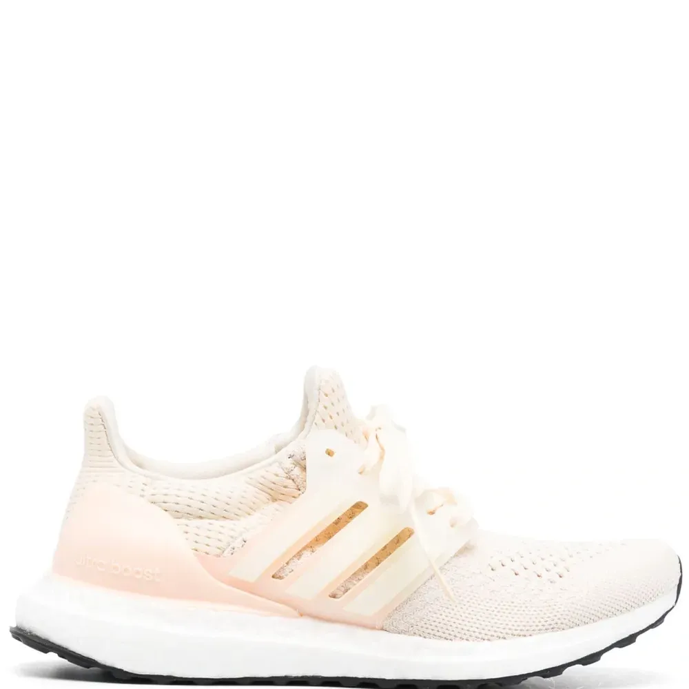 Кроссовки с перфорацией