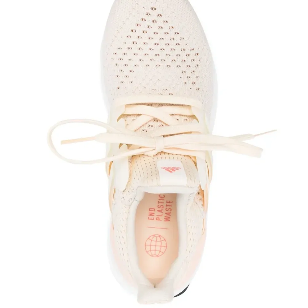 Кроссовки с перфорацией