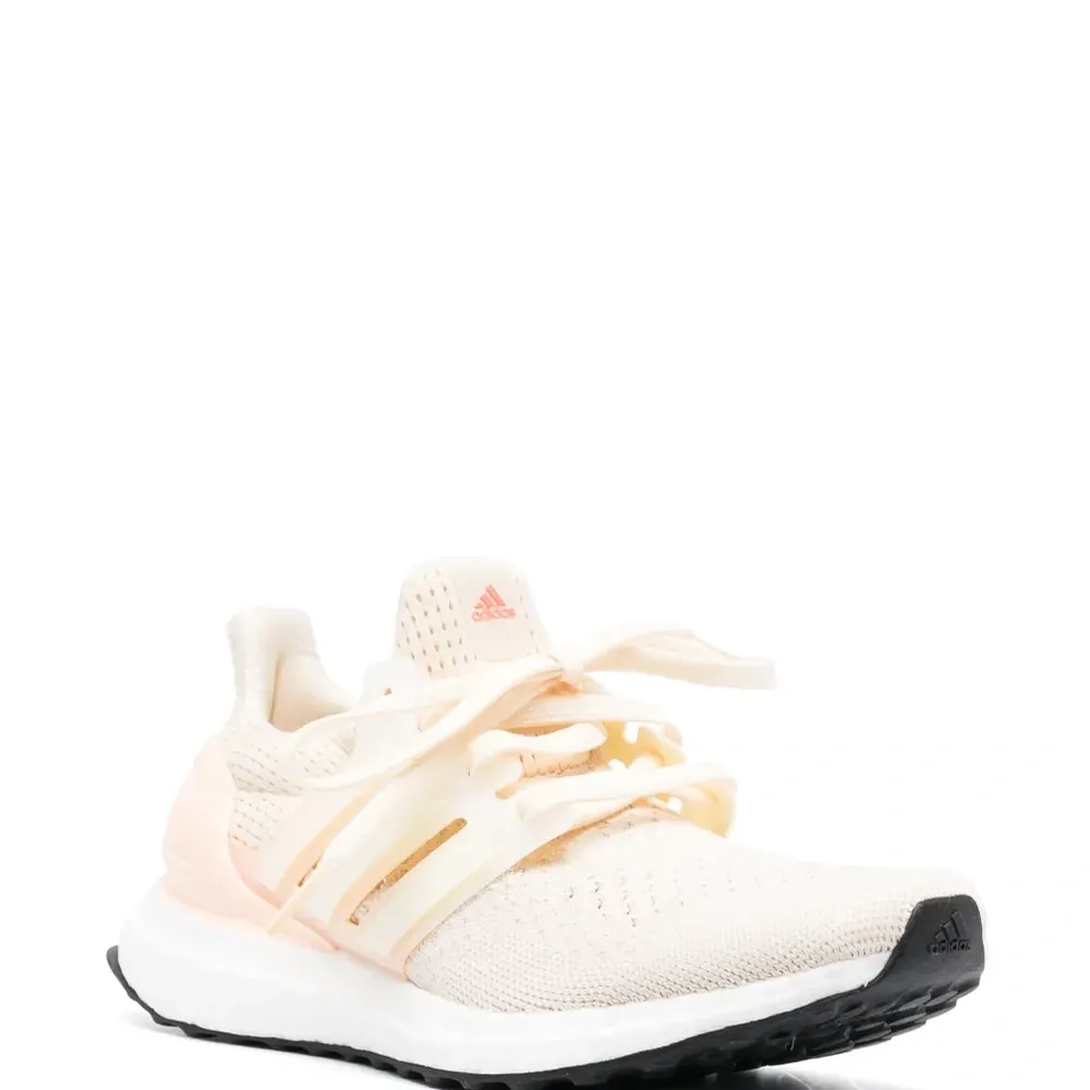 Кроссовки с перфорацией