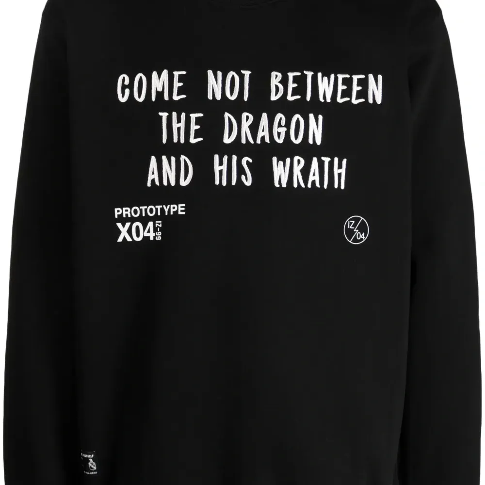 Толстовка с вышитой надписью