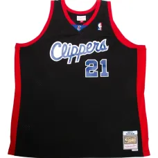 Топ с логотипом из коллаборации с Clippers