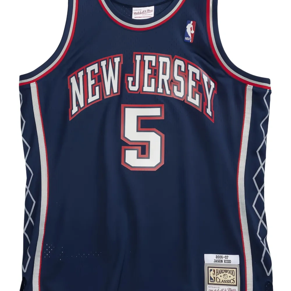 Топ с логотипом из коллаборации с New Jersey