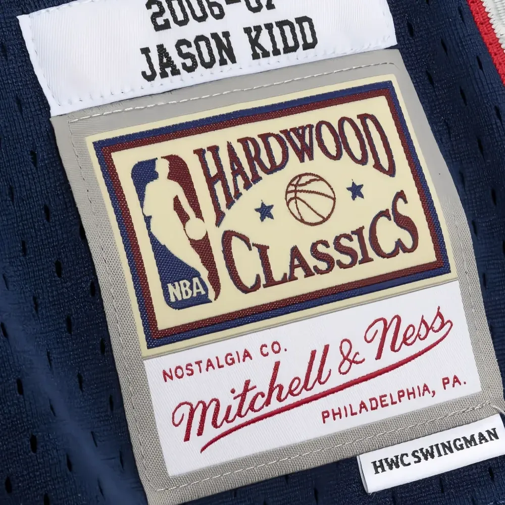 Топ с логотипом из коллаборации с New Jersey