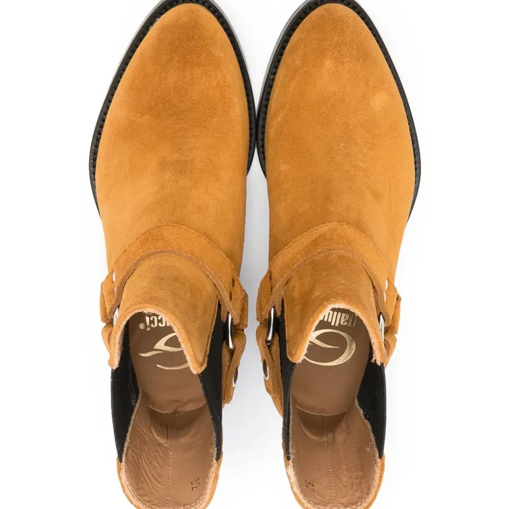 Ботинки с миндалевидным носком