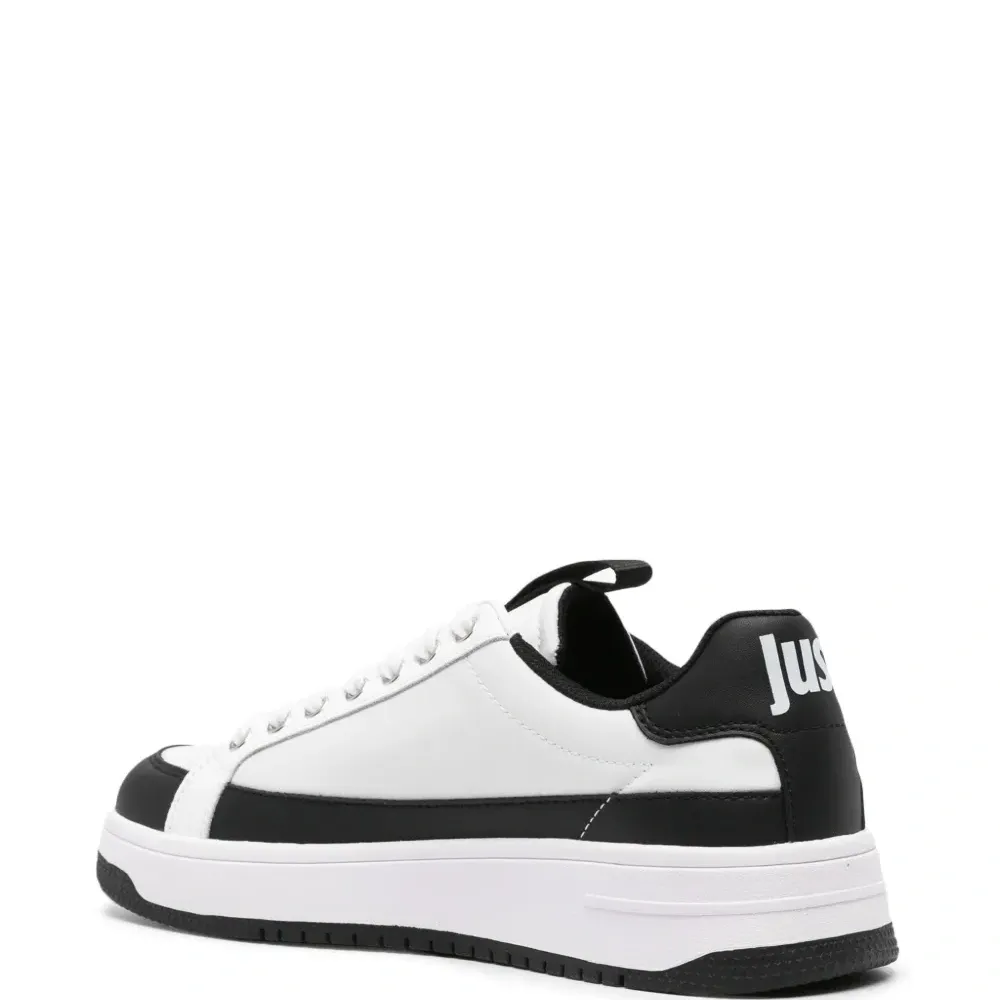 Кроссовки с логотипом