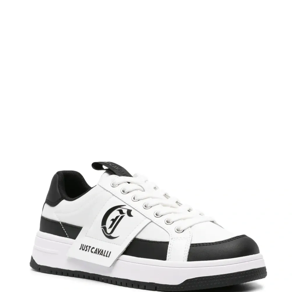 Кроссовки с логотипом