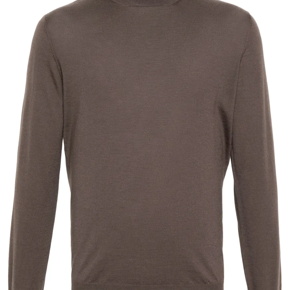 Джемпер с высоким воротником